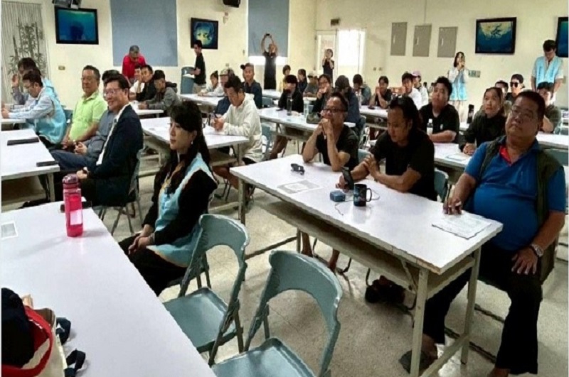 ▲ 與潛水人員就安全議題宣導與交流